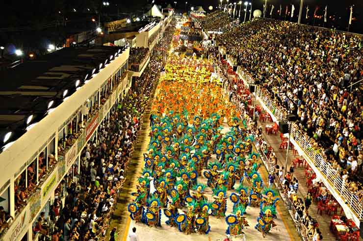 Carnaval de rua deve movimentar mais de R$ 2 bilhões na economia do Rio de  Janeiro - Hotelier News